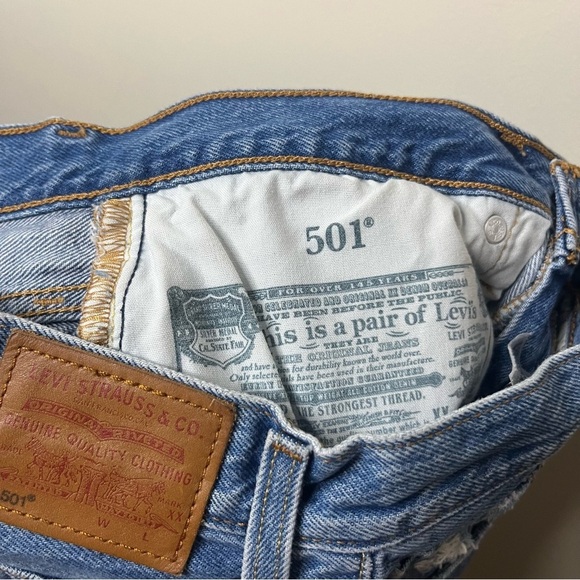 LEVI’S 501 Distressed Light Wash Blue Jean High Waisted Cutoff Summer Shorts - Picture 10 of 10